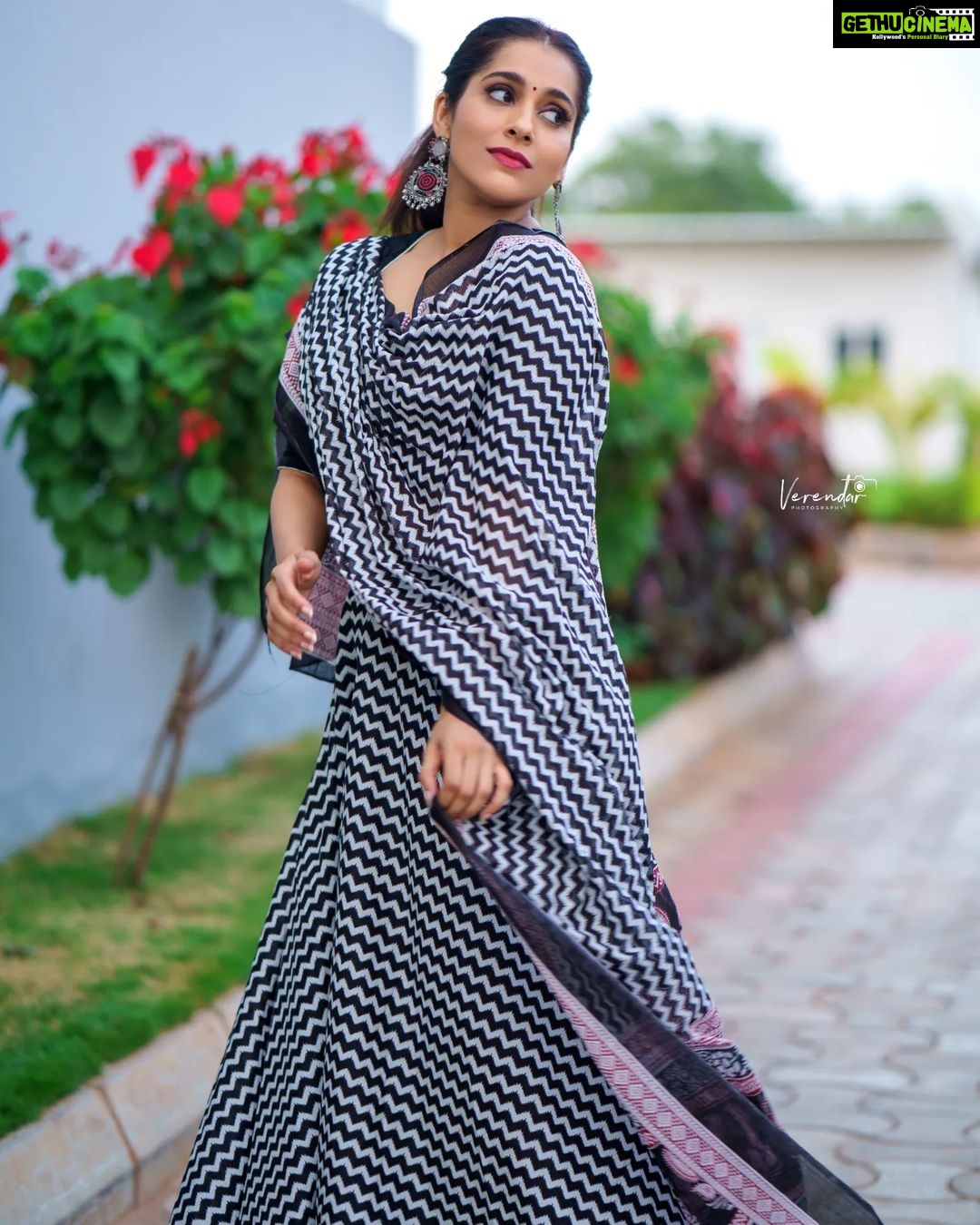 Rashmi Gautam Instagram - Outfit by @varahi_couture P.C @verendar_photography #RashmiGautam #indianwear #lehngacholi