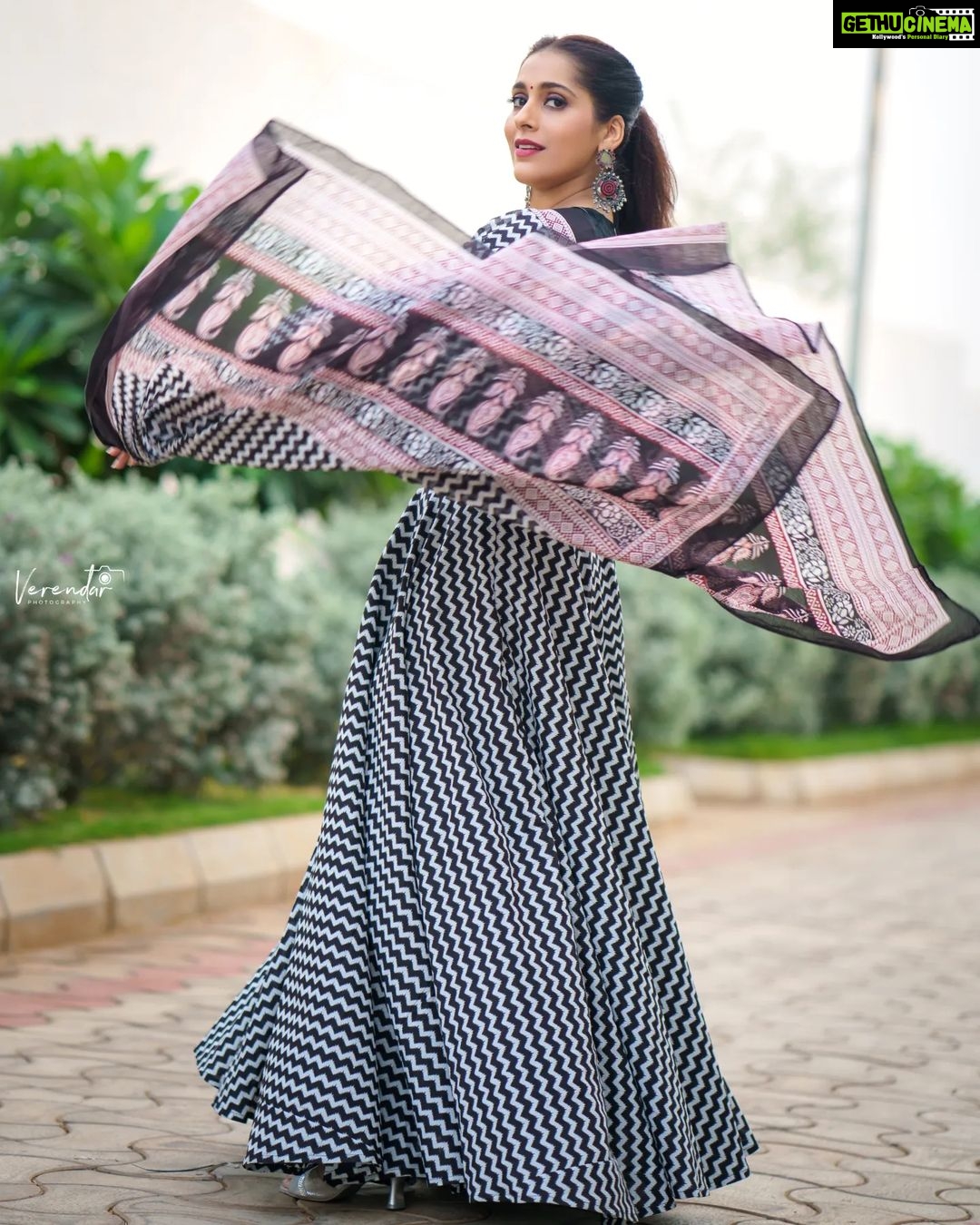 Rashmi Gautam Instagram - Outfit by @varahi_couture P.C @verendar_photography #RashmiGautam #indianwear #lehngacholi