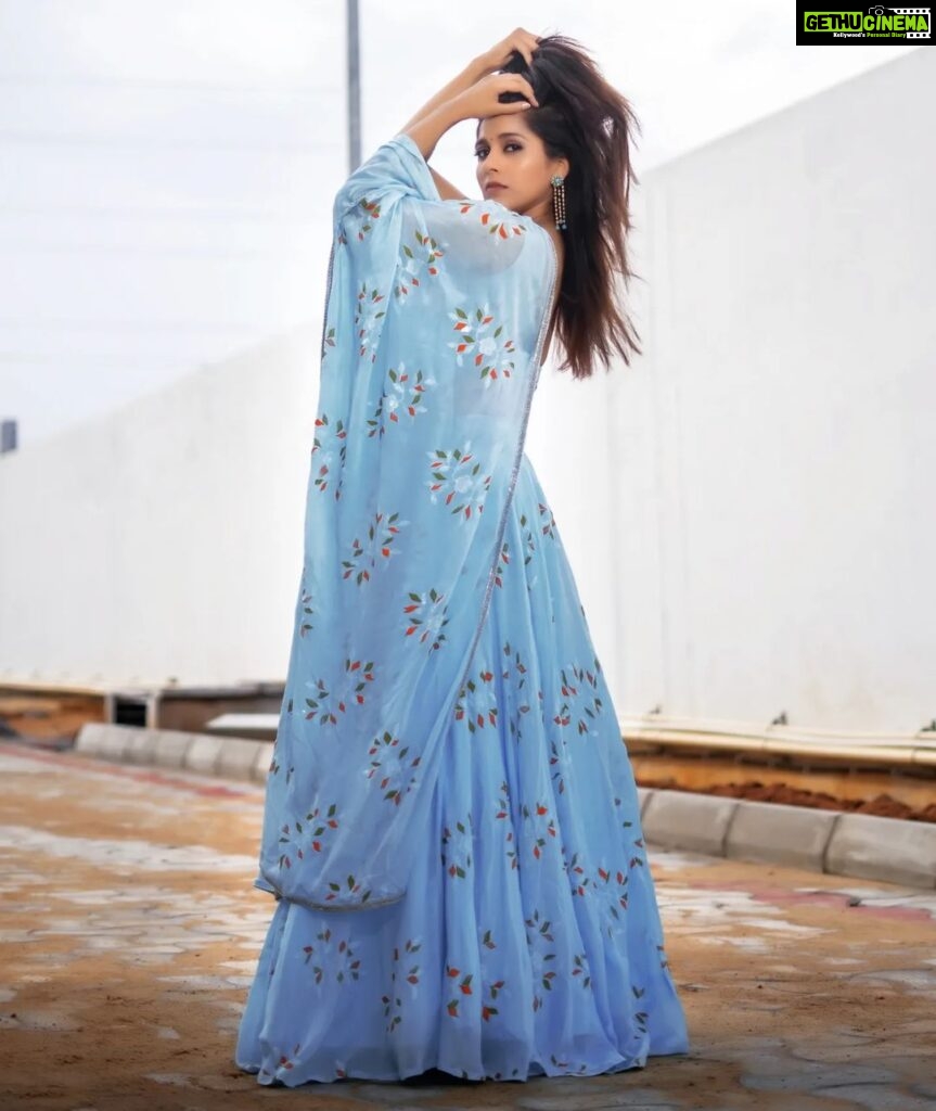Rashmi Gautam Instagram - If only I had blue eyes to hypnotize Outfit @varahi_couture P.C @v_capturesphotography #monsoons #rashmigautam #RashmiGautam #blue