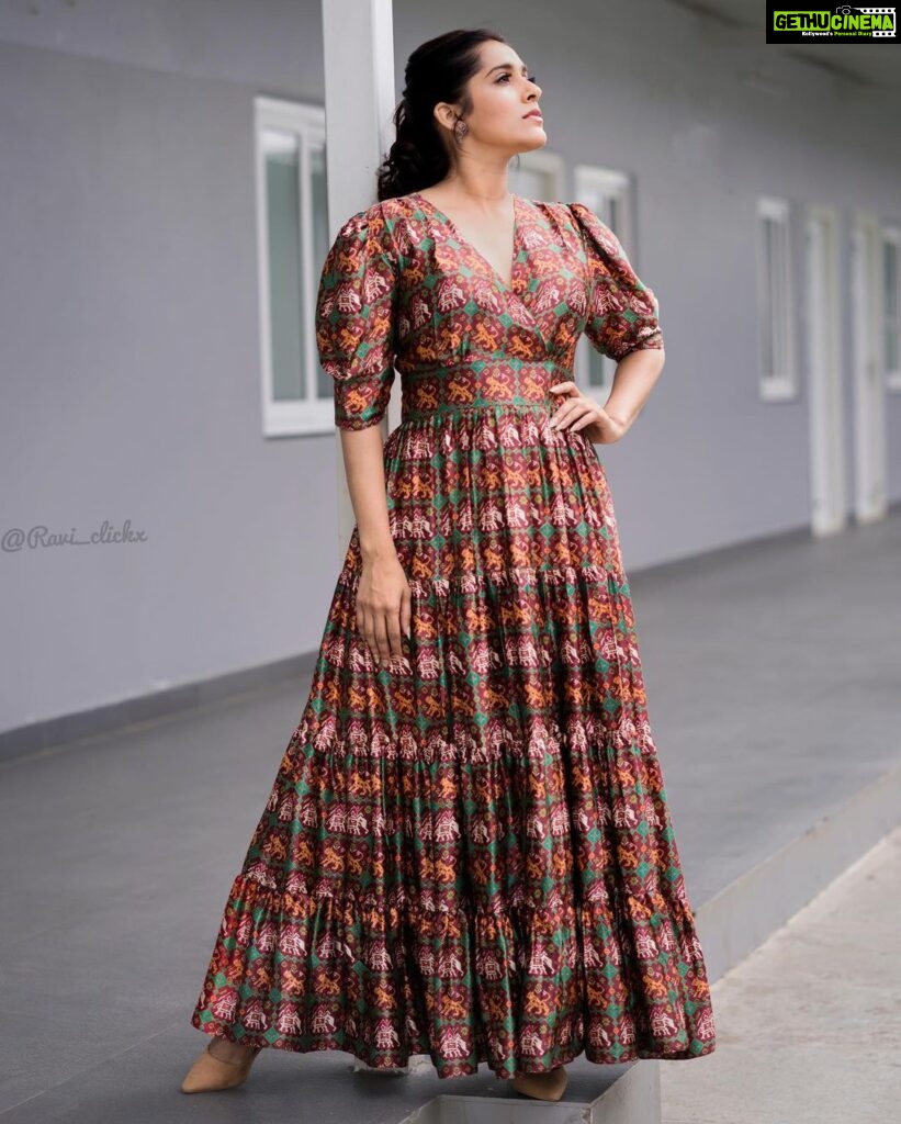 Rashmi Gautam Instagram - Outfit by @varahi_couture P.c @ravi_cross_clickx #rashmigautam #fusionwear #summerdress #tuesday