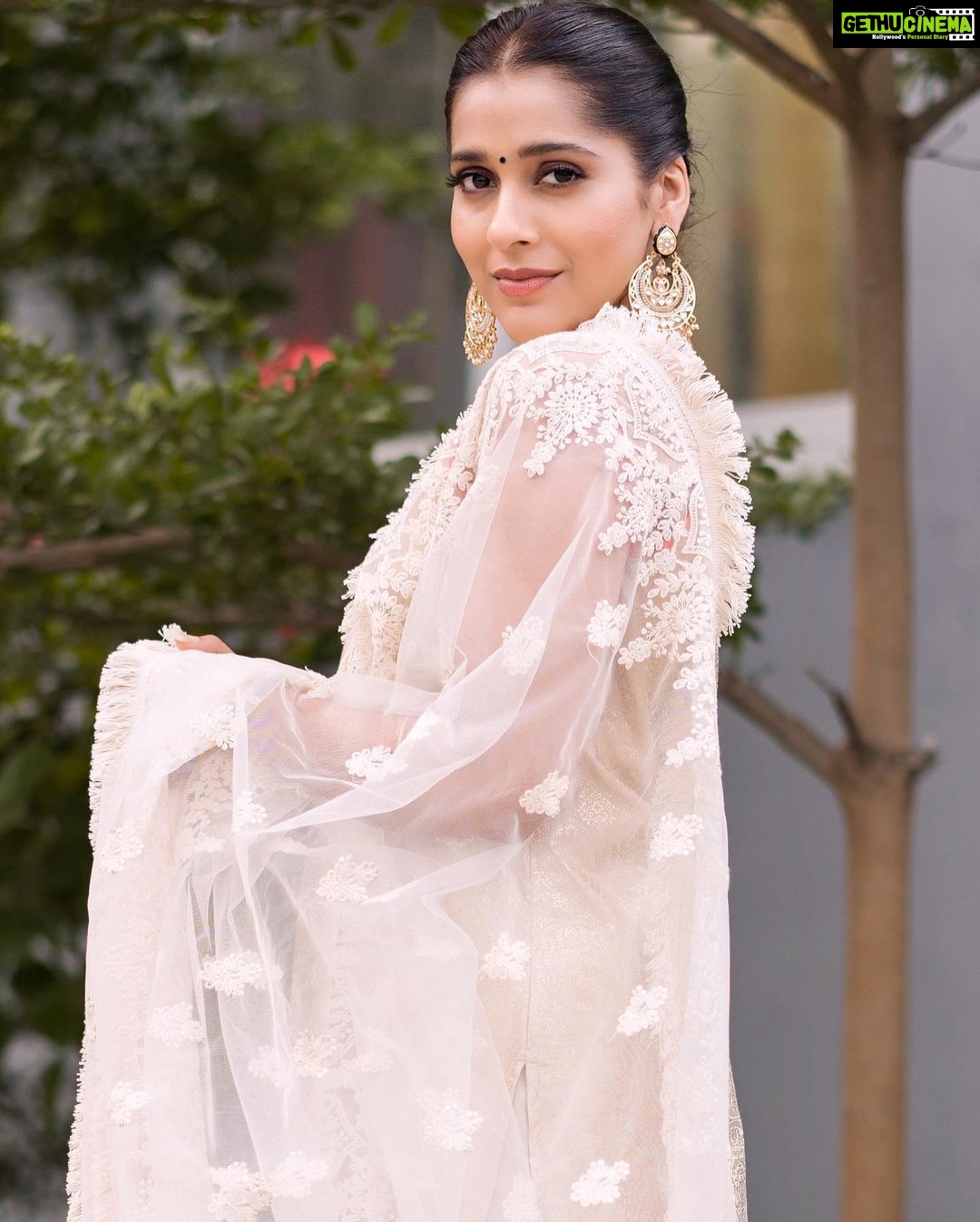 Rashmi Gautam Instagram - #rashmigautam #sdc #fatherday #specialepisode #sunday #sundayfunday #chillafternoon #june Outfit @varahi_couture P.c @ravi_cross_clickx