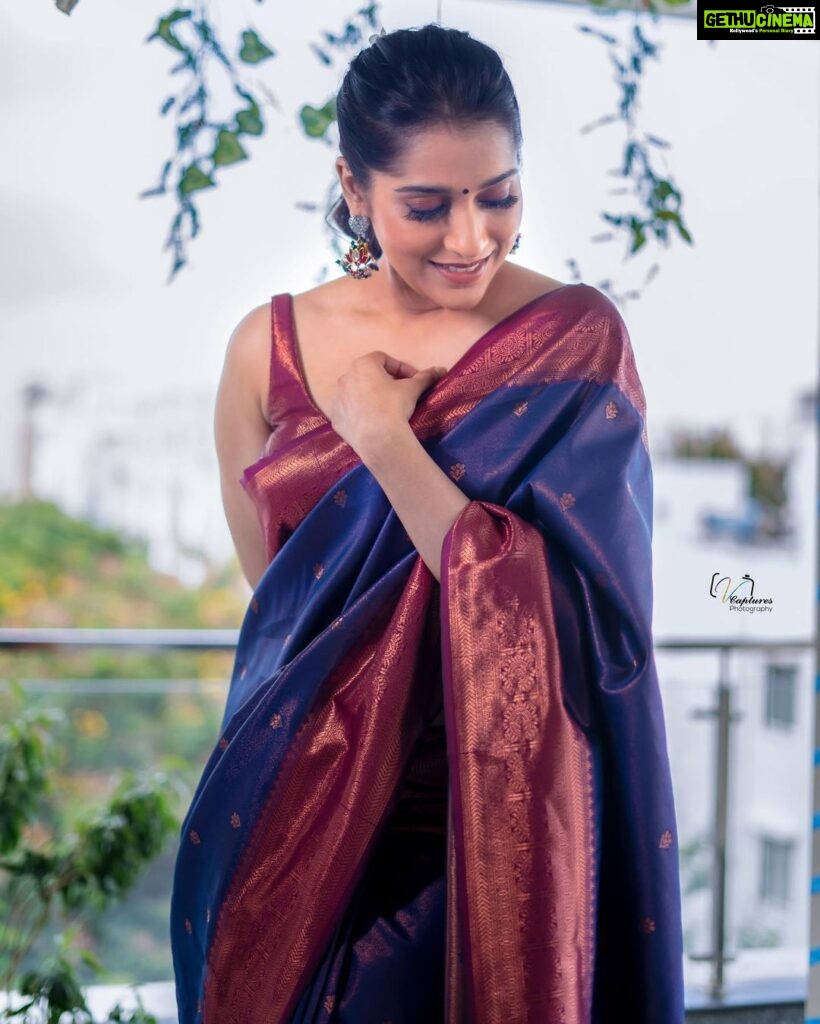 Rashmi Gautam Instagram - Saree by the @thepallushop P.c @v_capturesphotography Check out @thepallushop 's festive semi silk saree now available at launch offer price!