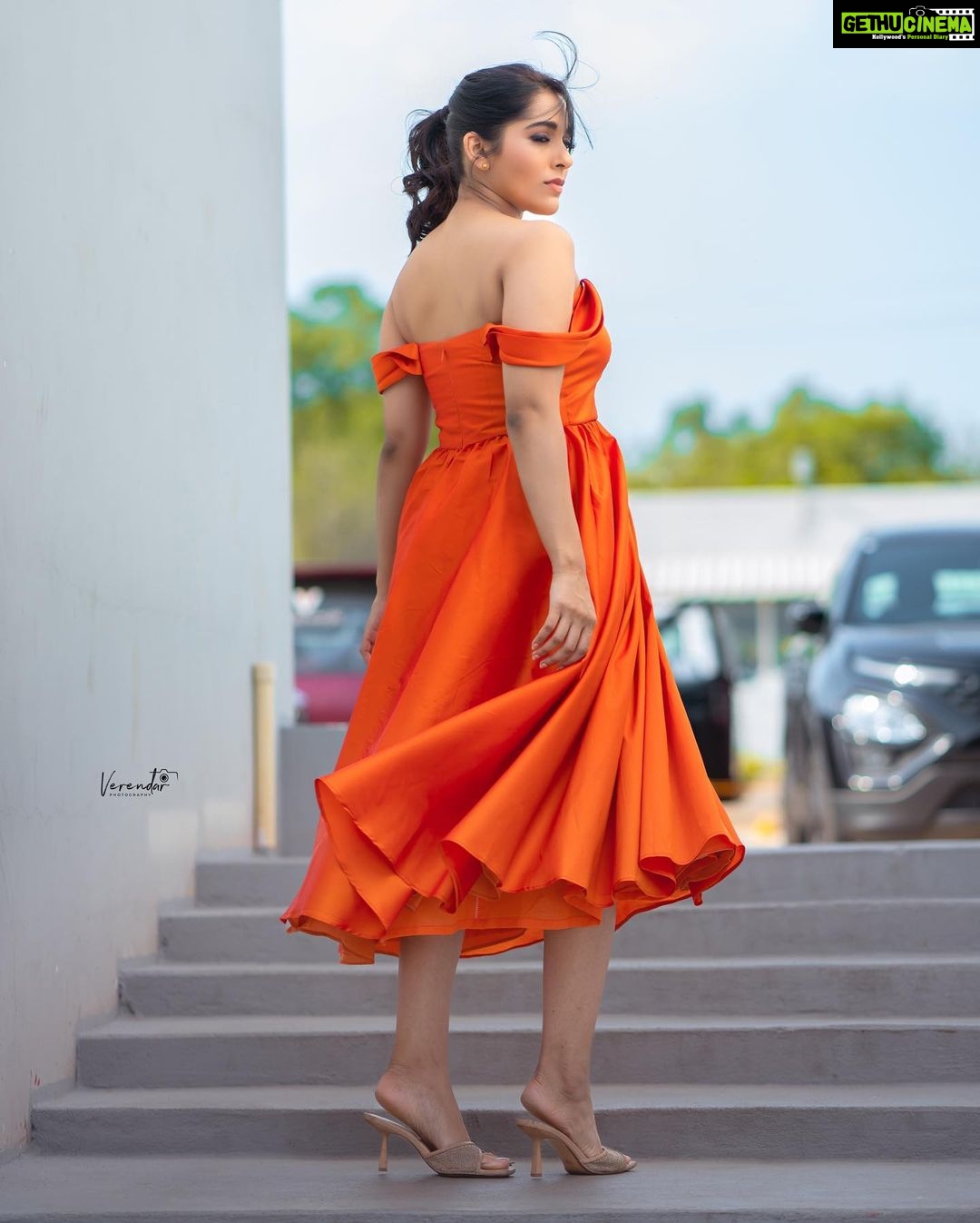 Rashmi Gautam Instagram - #rashmigautam #0range #staticpost #carousel