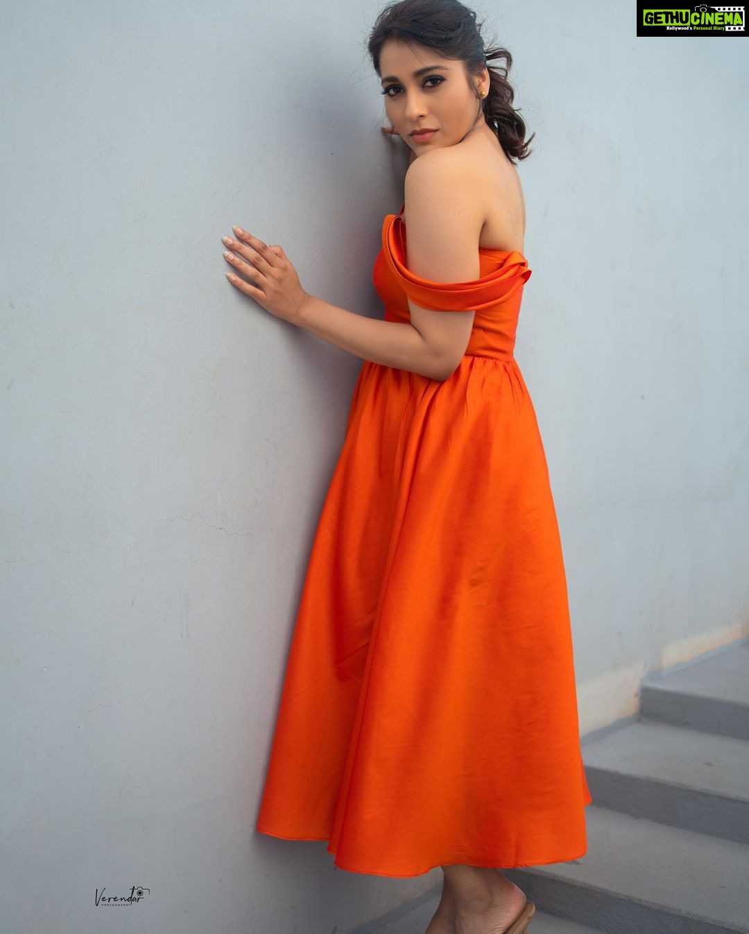 Rashmi Gautam Instagram - #rashmigautam #0range #staticpost #carousel