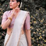 Rashmi Gautam Instagram - #krishnajanmashtami #janmashtami JANMASHTAMI KI SHUBHKAAMNAAEIN @varahi_couture once again thankyou for this beautiful subtle outfit. P.c @ravi_cross_clickx #rashmigautam #RASHMIGAUTAM #instapost #indianfestivals