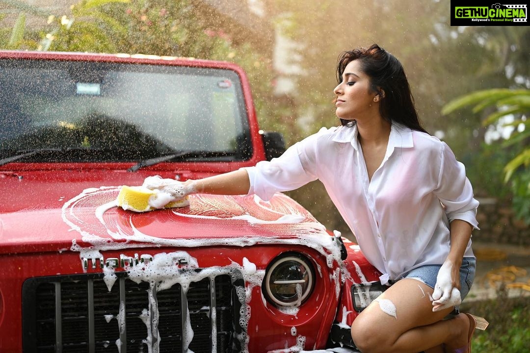 Rashmi Gautam Instagram - From the sets of #boyshostel #moviestills #RashmiGautam