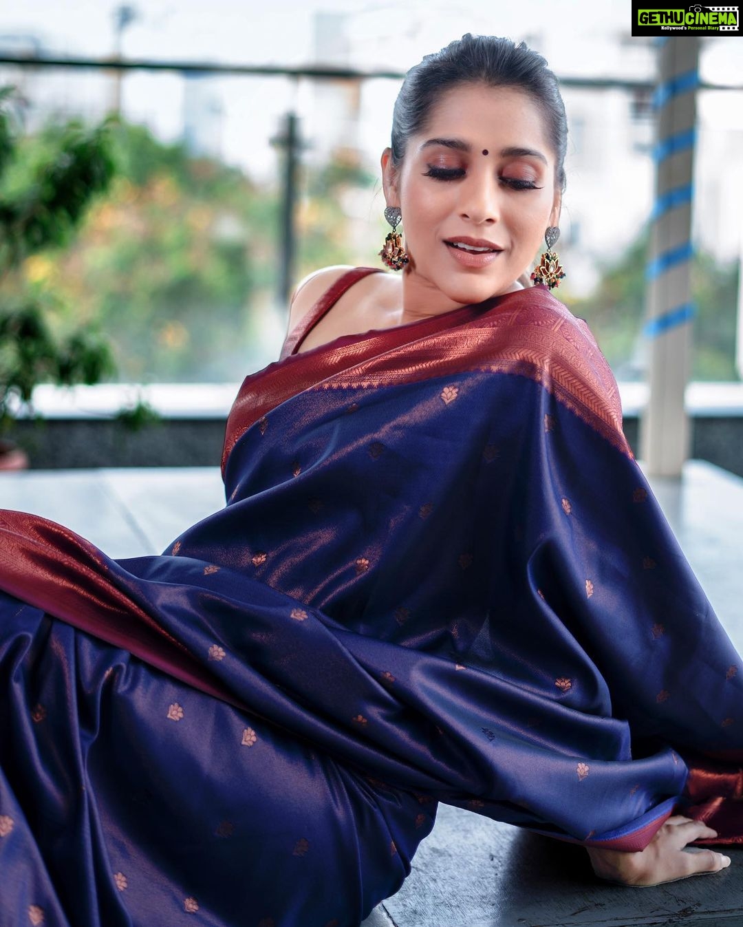 Rashmi Gautam Instagram - Saree by the @thepallushop P.c @v_capturesphotography Check out @thepallushop 's festive semi silk saree now available at launch offer price!