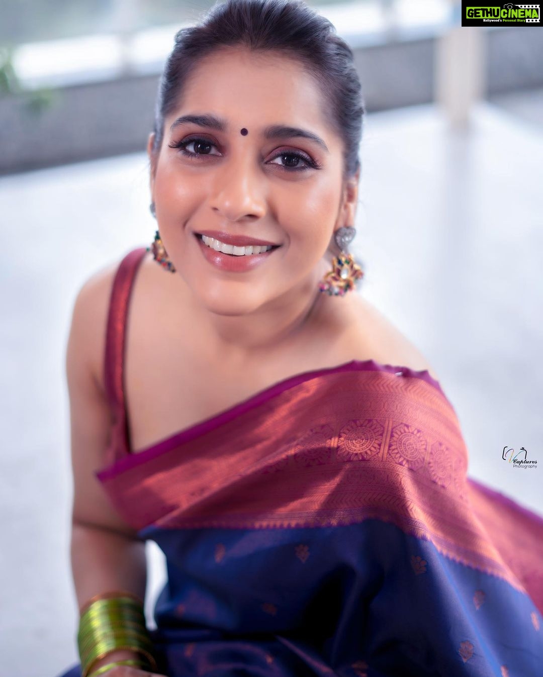 Rashmi Gautam Instagram - Saree by the @thepallushop P.c @v_capturesphotography Check out @thepallushop 's festive semi silk saree now available at launch offer price!