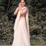 Rashmi Gautam Instagram - #krishnajanmashtami #janmashtami JANMASHTAMI KI SHUBHKAAMNAAEIN @varahi_couture once again thankyou for this beautiful subtle outfit. P.c @ravi_cross_clickx #rashmigautam #RASHMIGAUTAM #instapost #indianfestivals