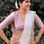 Rashmi Gautam Instagram - #krishnajanmashtami #janmashtami JANMASHTAMI KI SHUBHKAAMNAAEIN @varahi_couture once again thankyou for this beautiful subtle outfit. P.c @ravi_cross_clickx #rashmigautam #RASHMIGAUTAM #instapost #indianfestivals