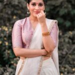 Rashmi Gautam Instagram - #krishnajanmashtami #janmashtami JANMASHTAMI KI SHUBHKAAMNAAEIN @varahi_couture once again thankyou for this beautiful subtle outfit. P.c @ravi_cross_clickx #rashmigautam #RASHMIGAUTAM #instapost #indianfestivals