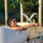 Rashmi Gautam Instagram - Drenched in positive response for #BoysHostel! Glad to be a part of this new-age film 🍿p.c from the sets of #boyshostel In theatres today onwards #26thaugust #2023 #hostelboys #rashmigautam @chaibisket