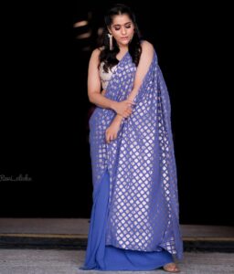 Rashmi Gautam Instagram - Sparkle p.c 📸 @ravi_cross_clickx #RashmiGautam #glitter #saree #drape
