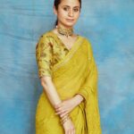 Rasika Dugal Instagram – Mellow yellow 💛

Saree: @archanajaju.in 
Jewellery: @shriparamanijewels 
HMU: @mayura_makeup_hair 
Styling: @who_wore_what_when 
📸: @chandrahas_prabhu