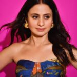 Rasika Dugal Instagram – 💙🧡🩷

Outfit: @aartivijaygupta 
Jewellery: @radhikaagrawalstudio 
MUA: @mayura_makeup_hair 
Styling: @who_wore_what_when 
📸: @rishabhkphotography