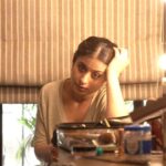Rasika Dugal Instagram - Sleep vs Phone. It's a daily battle! 🙂🙃 #FunnyReels #ReelIt #ReelItFeelIt