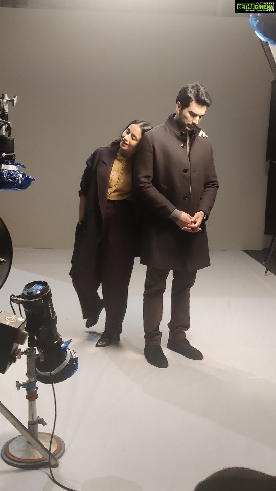 Rasika Dugal Instagram - Who is more possessed? 🤣 with @ishwaksingh Watch us in #Adhura... in slightly different avatars 😄 Streaming now on @primevideoin! #BehindTheScenes #BTS #PosterShoot