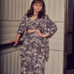 Rasika Dugal Instagram – On my way to the #Adhura reunion… Join us on 7th July!😊

And if you haven’t watched the trailer yet… Link in Bio.

Outfit: @torqadorn @gateway.pr
Jewellery: @shayagrams
MUA: @mayura_makeup_hair
Hairstyling: @sajzdot
Styling: @who_wore_what_when 
📸: @chandrahas_prabhu