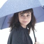 Rasika Dugal Instagram - नीली छतरी वाली ☺️ 📸: @_eye.for.beauty_ #Monsoon #RainySeason #MumbaiRains #BombayMonsoon