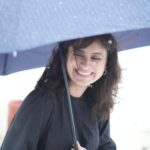 Rasika Dugal Instagram - नीली छतरी वाली ☺️ 📸: @_eye.for.beauty_ #Monsoon #RainySeason #MumbaiRains #BombayMonsoon