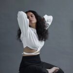 Rasika Dugal Instagram – Monochrome love 🤍🖤
📸: @vaishnavpraveen
Styling: @pranita.abhi
MUA: @makeupbyanighajain
Hair styling: @simua_996
Thank you @theitembomb
😊