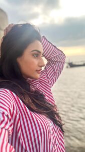 Rati Pandey Instagram - ❤️❤️❤️❤️
.
.
.
.
#theganges #patna #marinedrivepatna #ratipandey #instareels #ratipandeyreels #patnites