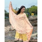Rati Pandey Instagram - Mere dagggmaggaaate Kadam💁🏻‍♀️❤️Dekho na!😜 . . . #happymonsoon #beach #happymood #ratipandey #instareels