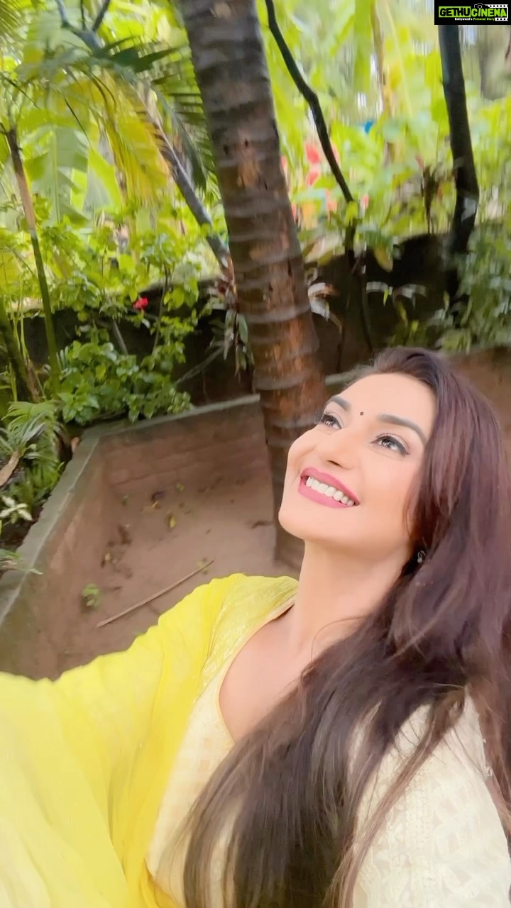 Rati Pandey Instagram - Barsega sawan jhoom jhoomke🌧️❤️ . . . #mimbaimonsoon #happymonsoon #ratipandey #instareels
