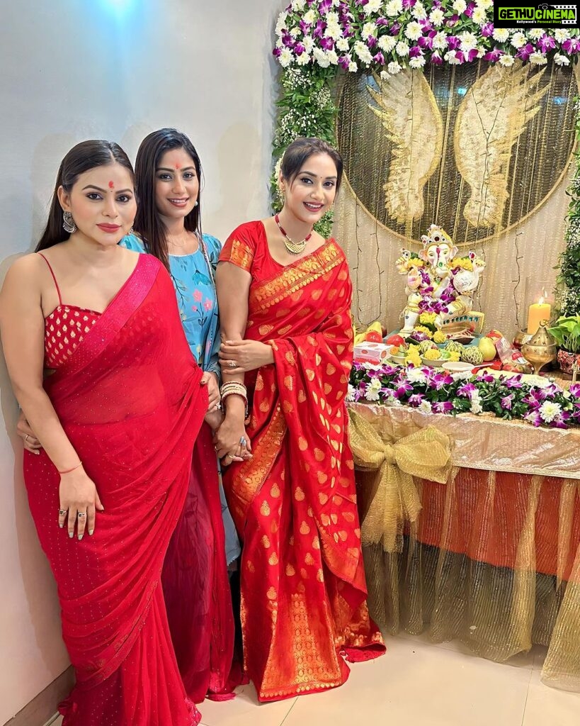 Rati Pandey Instagram - Some glimpses… Ganpati celebration 1st day❤️ . . . #friendsandfamily #gratitude #ganpaticelebration #ratipandey #instapictures #thankyou