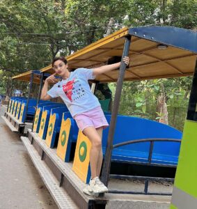 Rati Pandey Instagram - Take on risks and ride the journey called ‘Life’ with no regrets❤️
.
.
.
.
.
#instapicture #ratipandey #tramride #patnazoo #youtubechannel #morningwalks