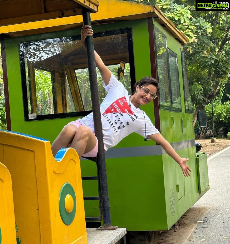 Rati Pandey Instagram - Take on risks and ride the journey called ‘Life’ with no regrets❤️ . . . . . #instapicture #ratipandey #tramride #patnazoo #youtubechannel #morningwalks