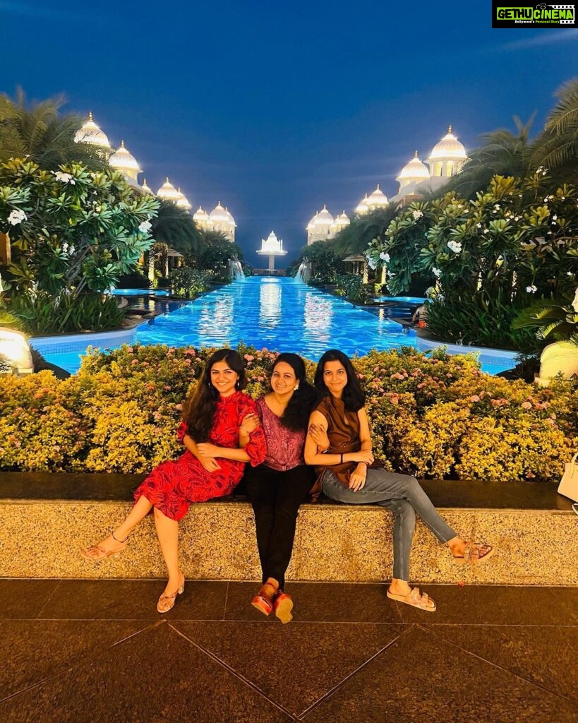Raveena Ravi Instagram - You go crazy when you are with the best company! #friendsforever ! @shilpaaashok @anugrahaa ❤️🌸 #besties Kaldan Samudhra Palace