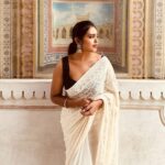 Rebecca Santhosh Instagram - Jaipur series ✨ . . . Saree : Amma’s wardrobe 😋 The Patrika Gate