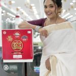 Rebecca Santhosh Instagram – കിടിലൻ ഓണസമ്മാനങ്ങളുമായി നന്തിലത്ത് ജി മാർട്ട്. 
Home Appliances കൾക്ക് upto 70% Discount.
എല്ലാ ബ്രാൻഡഡ് പ്രൊഡക്ടുകളും കുറഞ്ഞ EMI സൗകര്യത്തിൽ.

ഓൺലൈൻ ഷോപ്പിംഗിനായി സന്ദർശിക്കുക – https://www.nandilathgmart.com

For More Details Call : 9207232232

#Nandilathgmart #Nandilath #OnamOffer #OnamCelebration #Onam2023 #goldgalaoffer #HomeAppliances #Gift #kerala