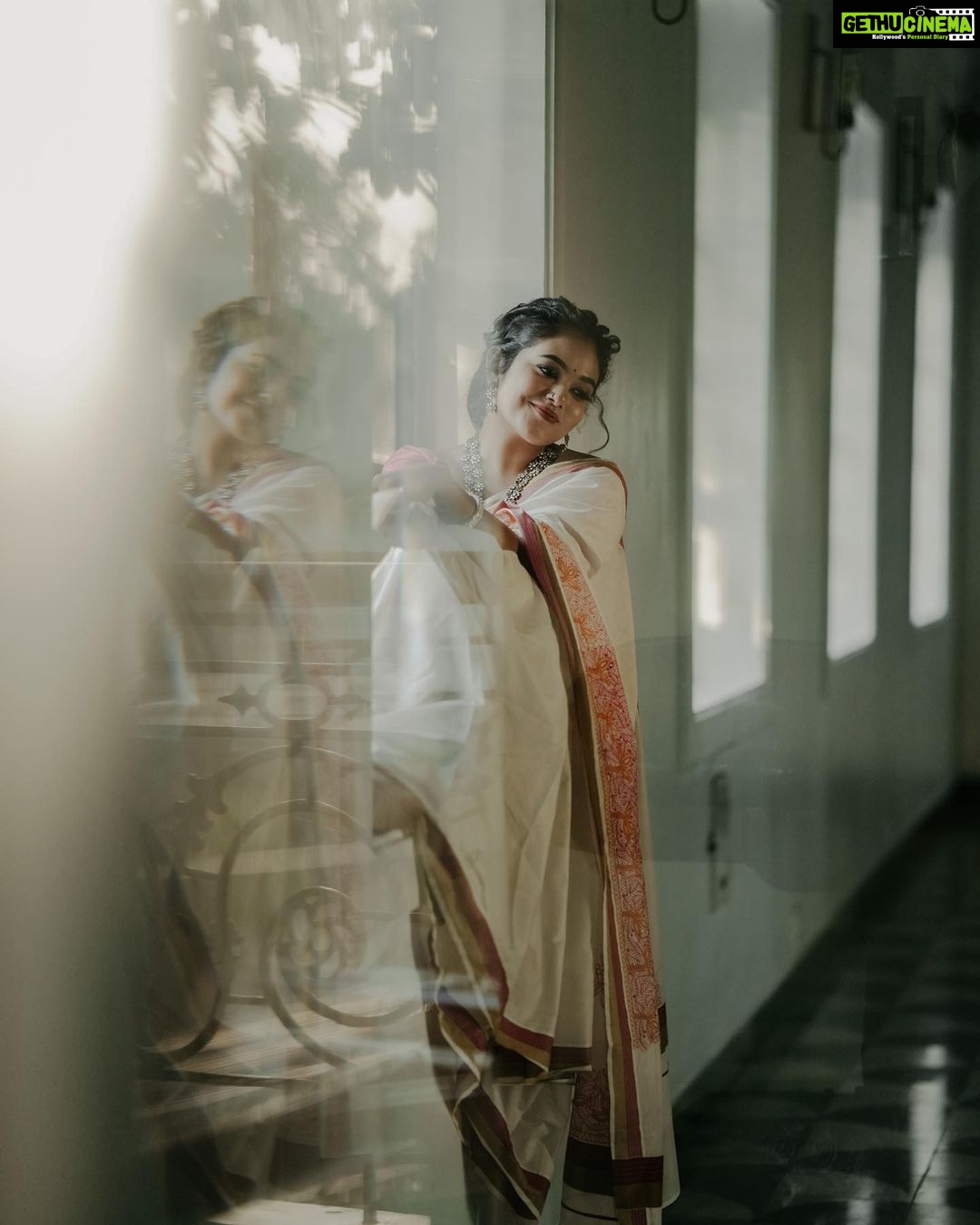 Rebecca Santhosh Instagram - മനോഹരി നീ മനോരഥത്തിൽ ✨ . . Pc : @akshaytomy