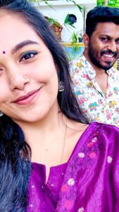 Rebecca Santhosh Instagram - ഭാര്യയുണ്ടെ സൂക്ഷിക്കുക 🥵🥵