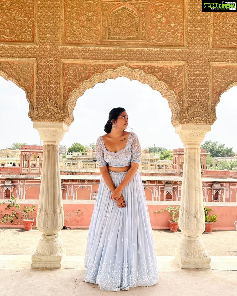 Rebecca Santhosh Instagram - City palace ✨ . . Lehanga : @blushingtone_by_veenavineeth @blushingtone_rentals