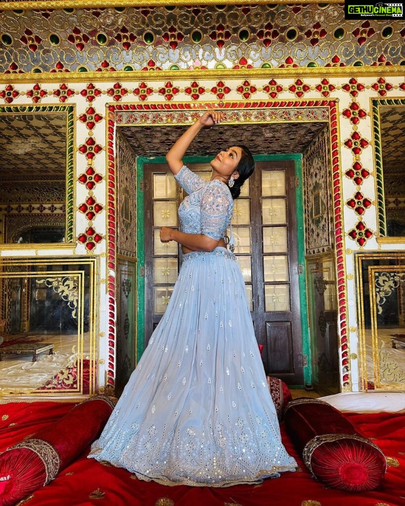 Rebecca Santhosh Instagram - City palace ✨ . . Lehanga : @blushingtone_rentals @blushingtone_by_veenavineeth