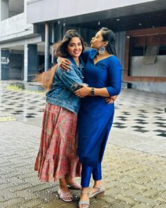 Rebecca Santhosh Instagram - My cutie @rebecca.santhosh 
.
.

#love #frnds #rebecca #anshithaanji #neverending #cute #sisterlove #happy #care #instagood #instadaily