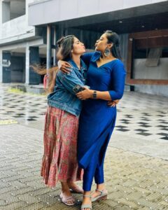 Rebecca Santhosh Instagram - My cutie @rebecca.santhosh 
.
.

#love #frnds #rebecca #anshithaanji #neverending #cute #sisterlove #happy #care #instagood #instadaily