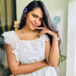Rebecca Santhosh Instagram - ദേ ചേച്ചി പിന്നെം 😄 . . . ഒരു വെള്ളപൂശൽ അപാരത 🤍