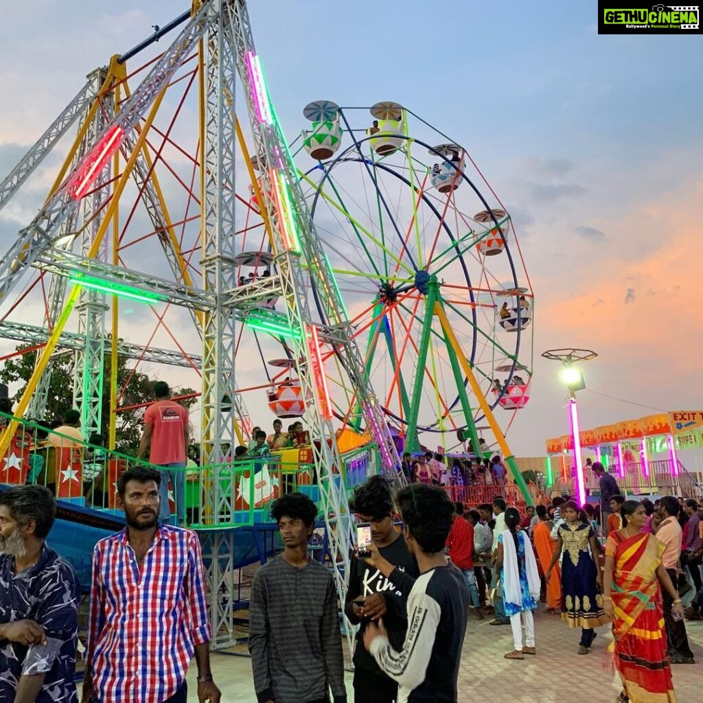 Redin Kingsley Instagram - My Besant Nagar folks world family amusement park