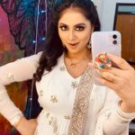 Reema Vohra Instagram - ❤️❤️Samaj gayi ab chhodo zyada batein banana❤️❤️ . . . . . . . . . . . . . . . . . . . . . . . . . . . . . . . . . . . . . . #reels #reelsindia #viralreels #reemaworah #aanamerepyaarkonaatum #anamerepyaarko #canada #dubailife #satinsilk #satin #satindress #dubaimallu #mallugram #bangalore #oman #uae #heels #reelslovers #heellover #fyp #explorepage #dancereels #bellybutton #quwait #kuwait #trendingnow #trendingreels #trend #reelkarofeelkaro #reelitfeelit . . . . . . . . . . . . . . . . . . . . . . . . . . . . . . . . . . . . . .