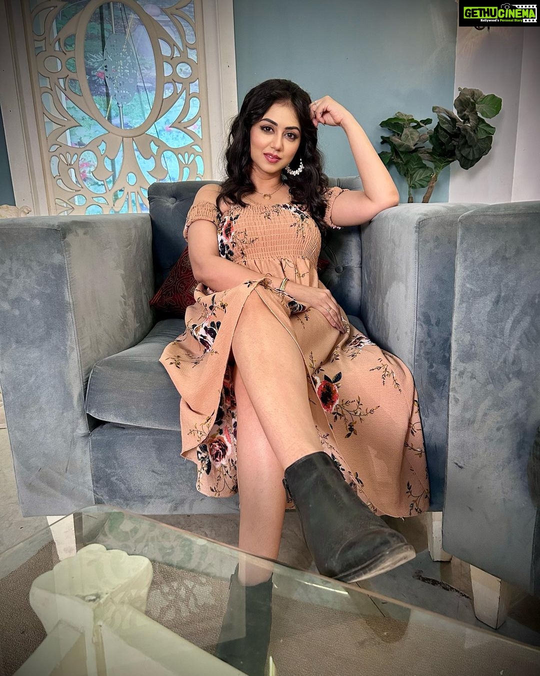 Reema Vohra Instagram - 👑You’re Proof that Queens can be Kings too @rinkuworah . . . . . . . . . . . . . . . . . . . . . . . . . . . . . . . . . . . . . #exploremore #tuesday #legsday #legsfordays #legs #longlegs #blackboots #dirtybootsandmessyhair #dirtybootsmessyhair #bosschick #bossy #bossbabe #bossbabes #bossbaby #bossup #bossgirl #bosslady #bossladymindset #uae #dubailife #dubaimallu #uaemallu #kuwait #emirates #prettyboss #miami #bossbitch #girlboss #girlbosslife #girlbosses . . . . . . . . . . . . . . . . . . . . . . . . . . . . . . . . . . . . .