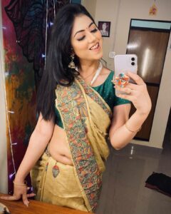 Reema Vohra Instagram - She’s a celestial nymph,causing cosmic warfare with his soul.💚@rinkuworah . . . . . . . . . . . . . . . . . . . . . . . . . . . . . . . . . . . . . . #fyp #saree #ootd #reemaworah #sareelove #sareeshyderaba #sari #marathimulgi #bangalore #bengaluru #chennai #thoppul #thoppi #thoppulrani #mallu #malayalam #dubaimallu #uaemallu #kuwait #oman #canadasarees #nri #keralasaree #navel #nabhi #belly #sareequeen #lipbite #navelshow #newyork . . . . . . . . . . . . . . . . . . . . . . . . . . . . . . . . . . . . . .