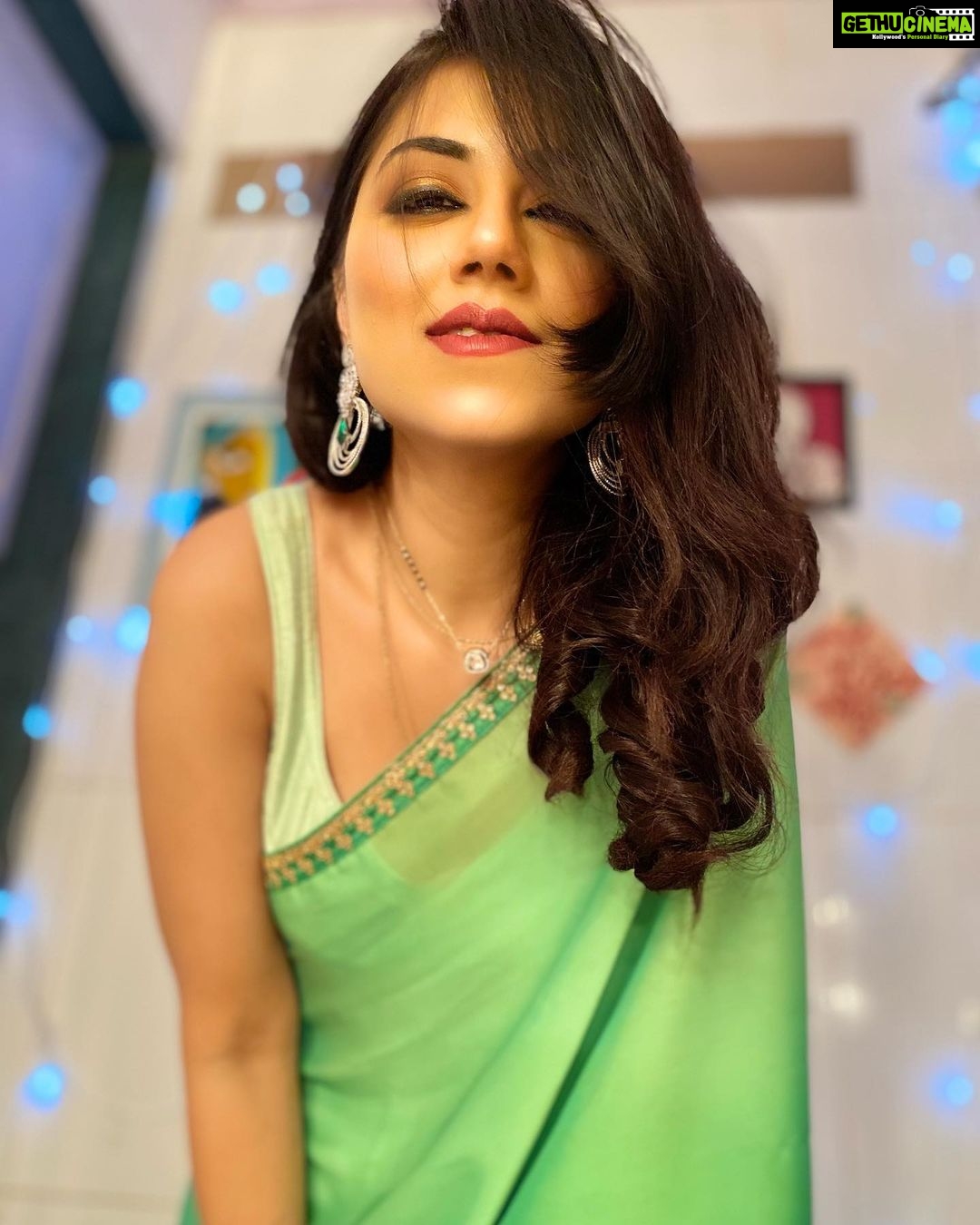 Reema Vohra Instagram - 💚A sky full of stars✨and he was staring at her💚 @rinkuworah . . . . . . . . . . . . . . . . . . . . . . . . . . . . . . . . . . . . . . #fyp #💚 #seductive #kuwaitcity #indian #greensaree #satin #satinsilk #satindress #lips #eyes #beautiful #beautifuleyes #hot #hotactress #dubai #muscat #muscatoman #miami #losangeles #dubaimallu #usaindians #kuwait #canadaindians #mallugram #mallugramers #chennai #bengaluru #uae #bahrain . . . . . . . . . . . . . . . . . . . . . . . . . . . . . . . . . . . . . .