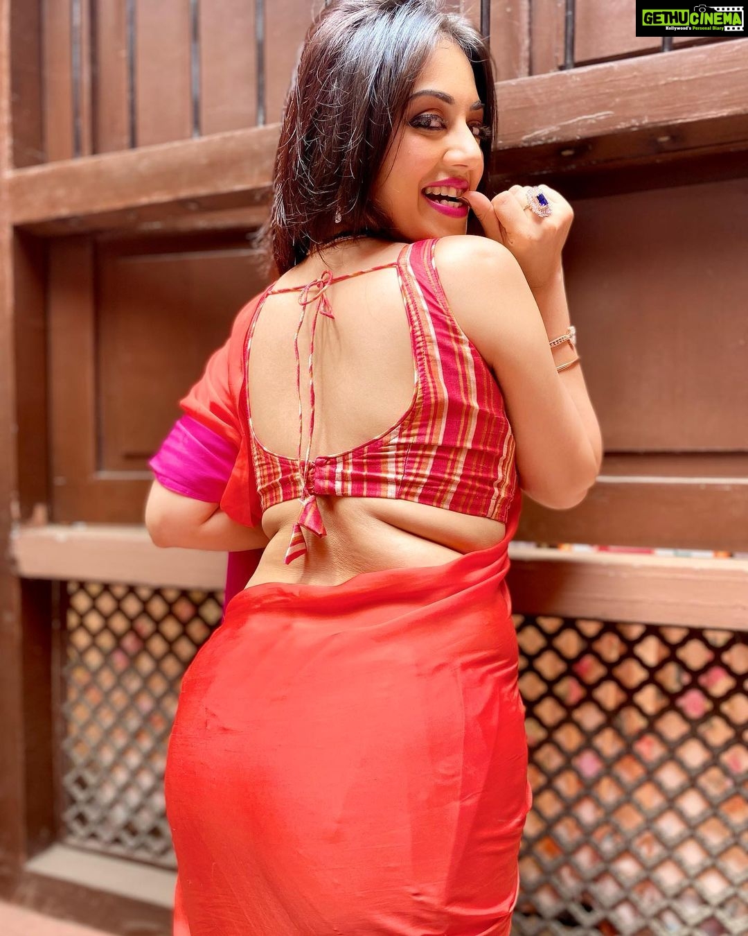Reema Vohra Instagram - Her curves are more powerful than the sword. @rinkuworah . . . . . . . . . . . . . . . . . . . . . . . . . . . . . . . . . . . . . . #fyp #dubai #malaysia #usaindian #canadasworld #uk #britain #europe #marathimulgi #banglore #sexyasiangirl #girlfriend #chennai #sexyblouse #blouse #satinsaree #hotpose #hotindiangirl #indonesia #bahrain #dubaimallu #dubaigirl #oman ##uae #emirates #curves #curvygirl #loveher #lovehandles . . . . . . . . . . . . . . . . . . . . . . . . . . . . . . . . . . . . . .