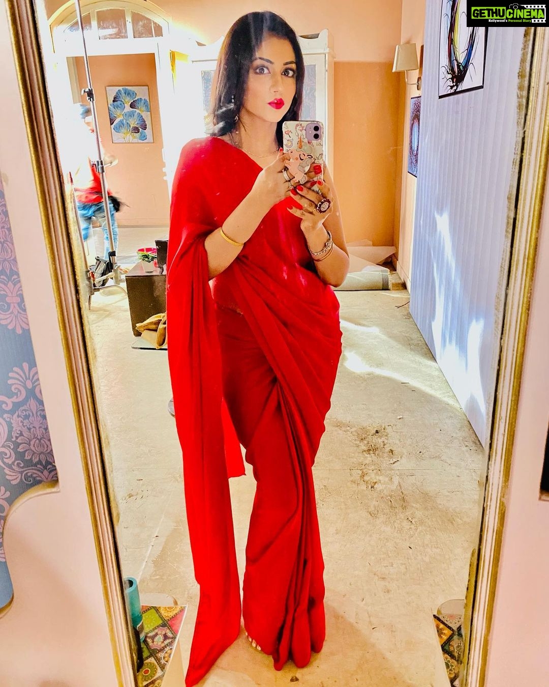 Reema Vohra Instagram - She's fire and ice.You’ll fear the cold and crave the burn. @rinkuworah . . . . . . . . . . . . . . . . . . . . . . . . . . . . . . . . . . . . . . #redsaree #fyp ##satinsilk #satinsilksarees #love #dubaimallu #uaemallu #nabhi #malluhot #navel #indianactress #southactress #waist #belly #bellydancing #bellyqueen #deepnavel #silksaree #sareequeen #sari #beautiful #hotactress #thoppul #thoppulrani #cute #southindian #pout #naturallips #usindians . . . . . . . . . . . . . . . . . . . . . . . . . . . . . . . . . . . . . .