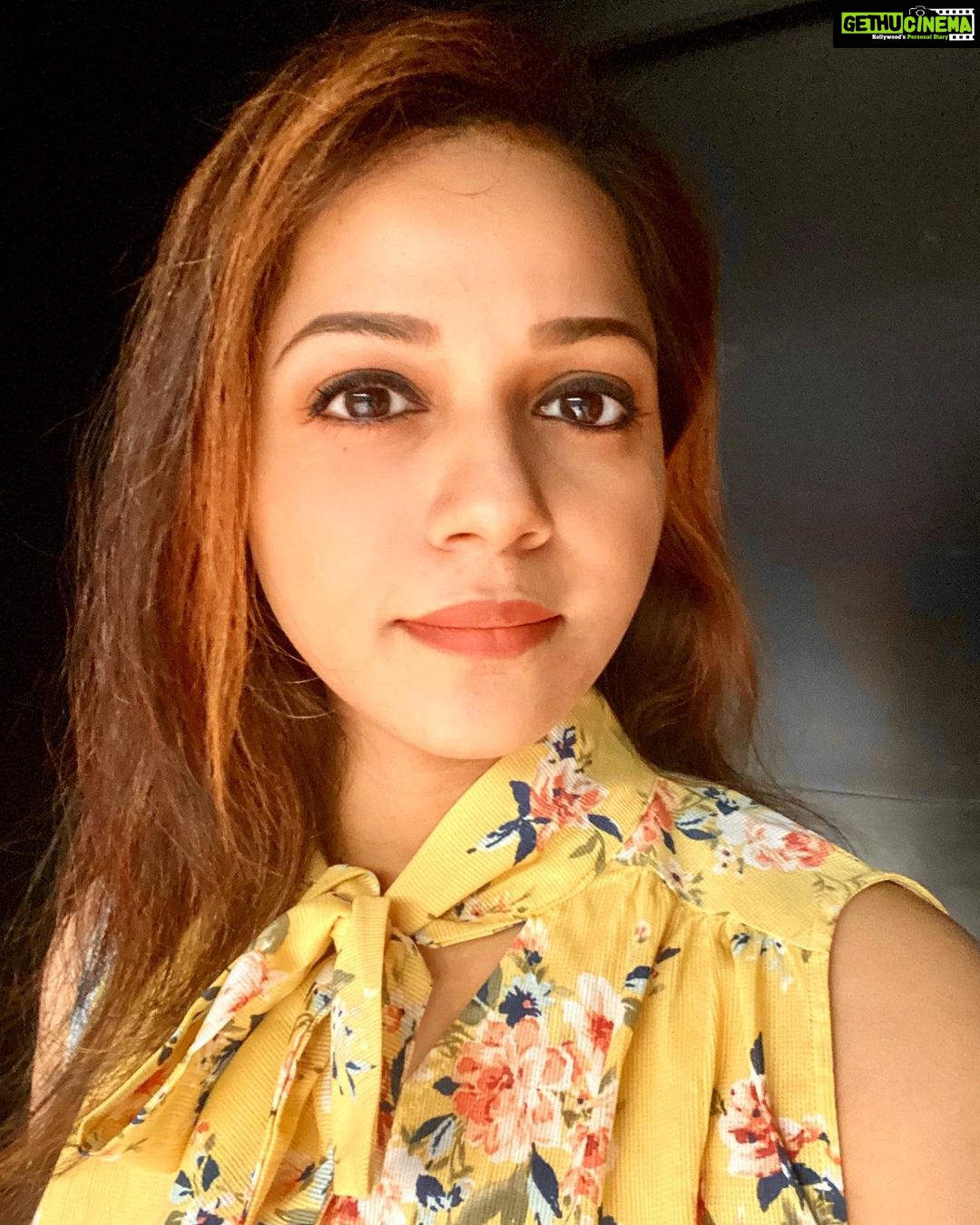 Reshma Rathore Instagram - 🌇🌻 #reshmarathore #indianactress #supremecourtlawyer