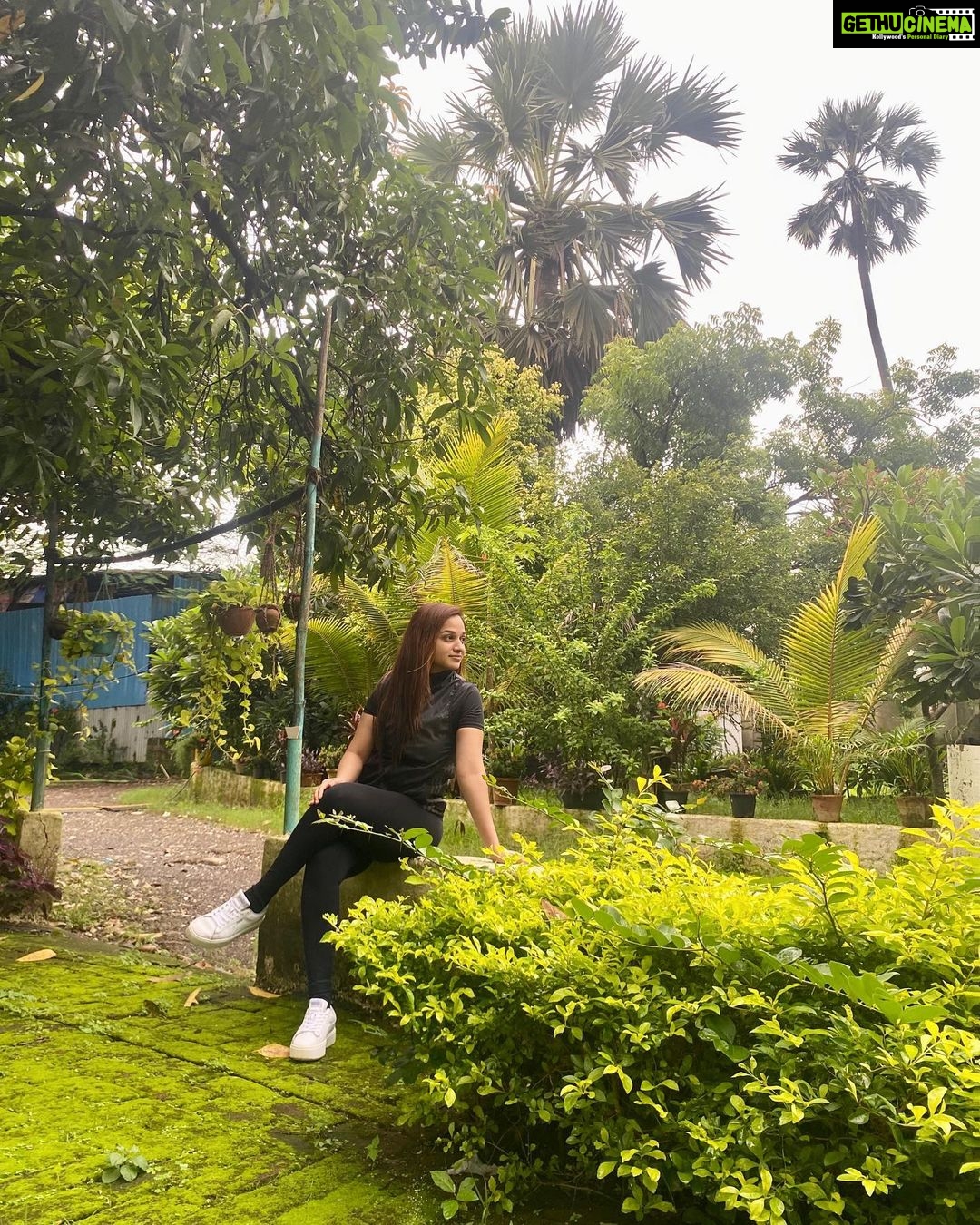 Reshma Rathore Instagram - Awed by nature’s beauty 💚☘️ #greenspace #outdoors #closeliving #calmness #happiness #nature #positivity #joy #happierindividual